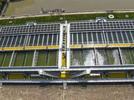 翻边集水槽现场施工